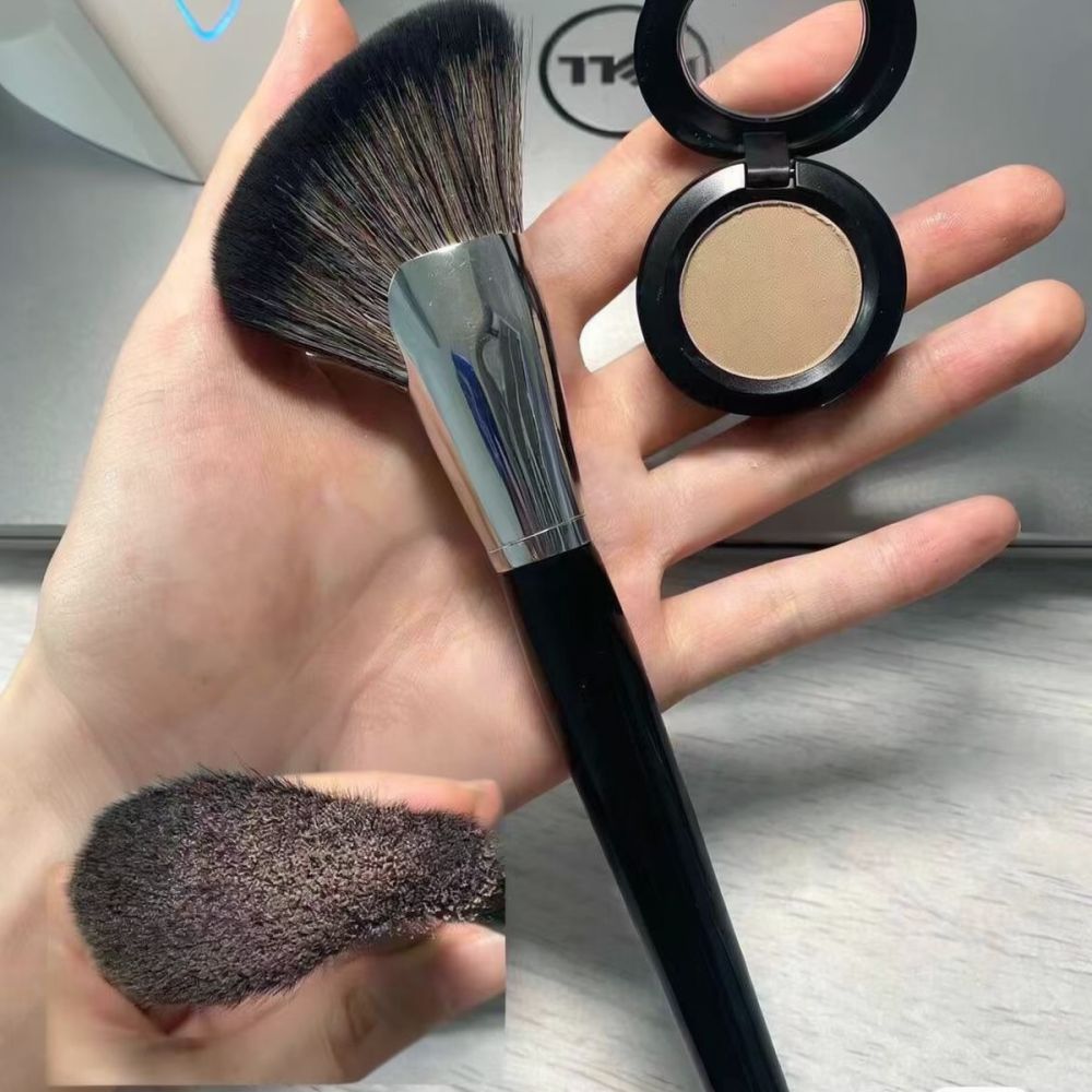 Beauty Makeup Looks - Profesjonalny, kątowy pędzel do konturowania, z