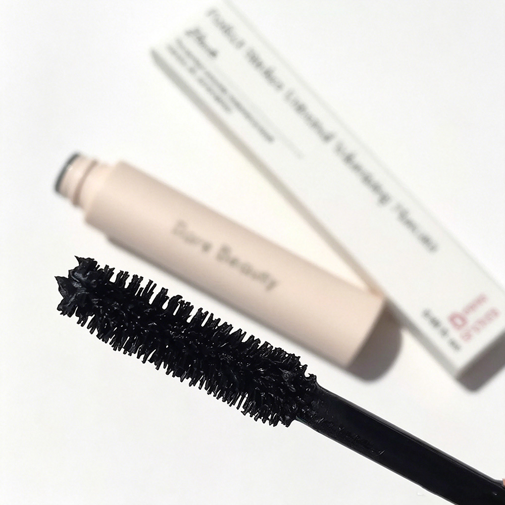 Rare Beauty Strong Stretch Las – Huda Beauty Makeup Mini Kit recenzja i cena