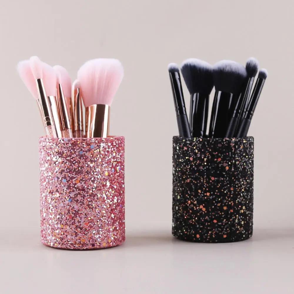 Błyszczący pojemnik na pędzle  – Lip Liner Pencil recenzja i cena